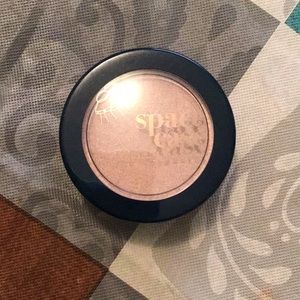 Space case cosmetics highlighter